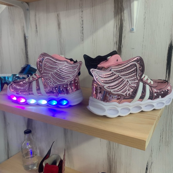 KIDS SHOES WITH LED lights - Picture 1 of 5